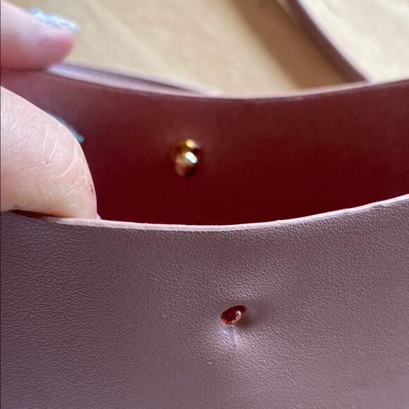 Samara Pink Leather Crossbody Bag - Picture 4 of 8